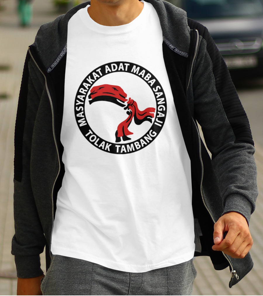 Masyarakat Adat Maba Sangaji Tolak Tambang Red Scarf T-Shirt