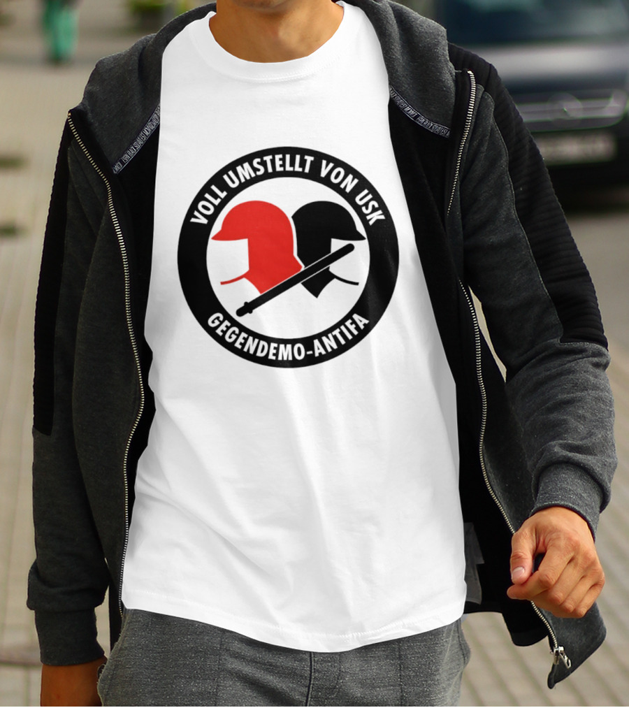 Voll Umstellt Von USK Gegendemo Antifa Helmet T-Shirt