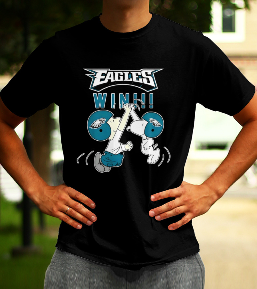 Philadelphia Eagles Win Peanuts Snoopy And Charlie Brown High Five T-Shirt