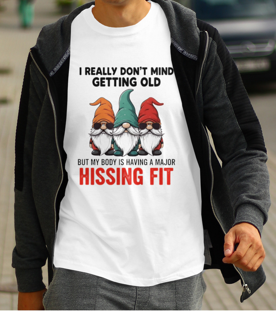 I Really Don't Mind Getting Old Gnome Christmas But My Body Is Having A Major Hissing Fit T-Shirt