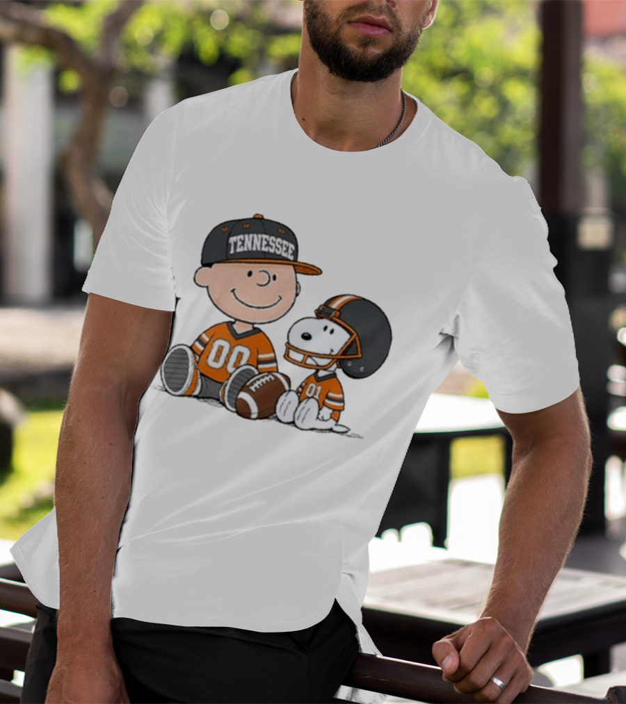 Tennessee Football Charlie Brown Snoopy Peanuts 00 01 T-Shirt