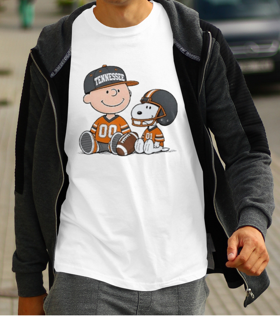 Tennessee Football Charlie Brown Snoopy Peanuts 00 01 T-Shirt