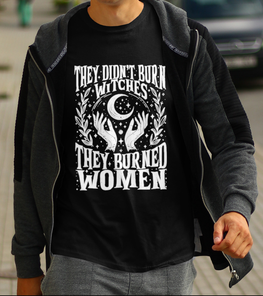 They Didn't Burn Witches They Burned Women Crescent Moon Hands Wreath T-Shirt