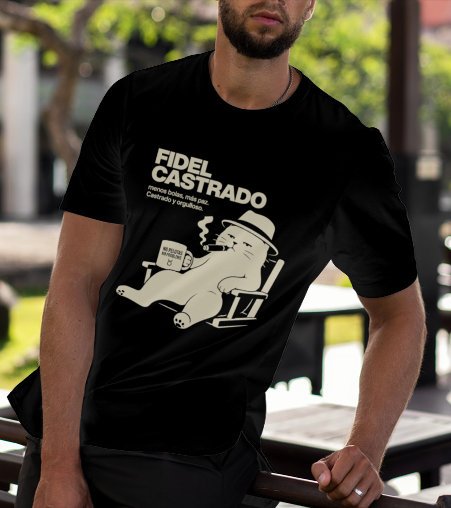 Fidel Castrado Menos Bolas Mas Paz Cat Con Silla Sombrero Cigarro T-Shirt
