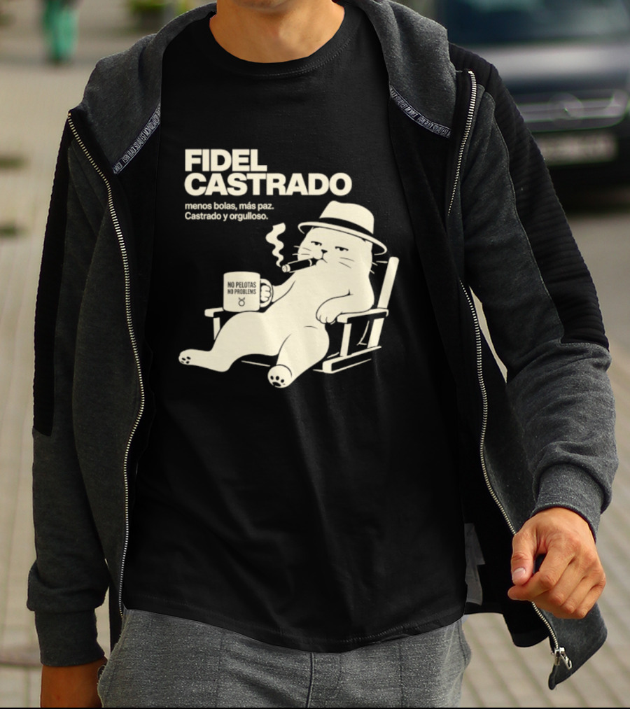 Fidel Castrado Menos Bolas Mas Paz Cat Con Silla Sombrero Cigarro T-Shirt