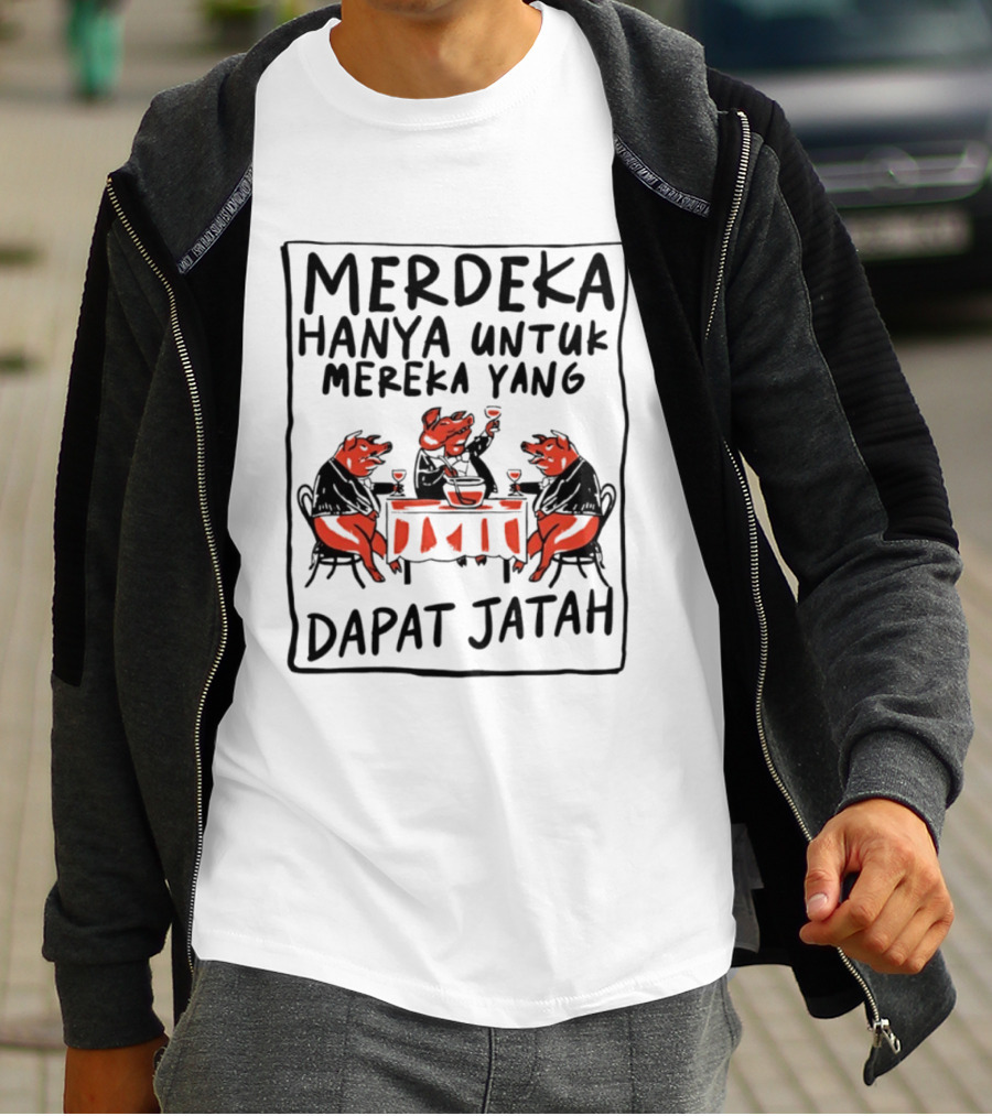 Merdeka Hanya Untuk Mereka Yang Dapat Jatah Empat Babi Berpesta Di Meja Makan T-Shirt