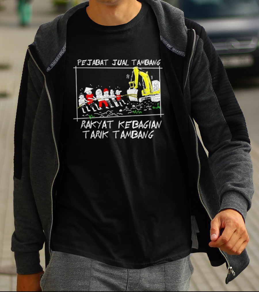Pejabat Jual Tambang Rakyat Kebagian Tarik Tambang Excavator Tug Of War T-Shirt