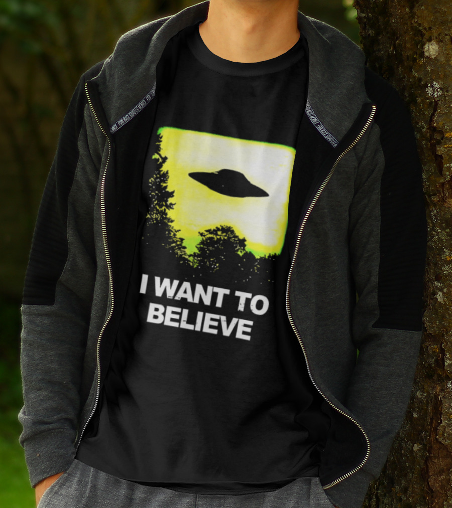 Alien I Want To Believe UFO Silhouette Paranormal Activity The Truth Is Out There T-Shirt
