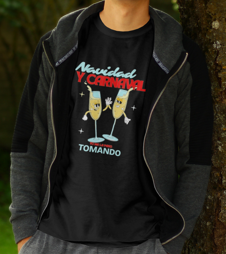 Navidad Y Carnaval Yo Me La Paso Tomando Two Toasting Champagne Glasses T-Shirt