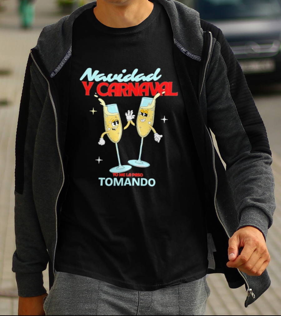Navidad Y Carnaval Yo Me La Paso Tomando Two Toasting Champagne Glasses T-Shirt