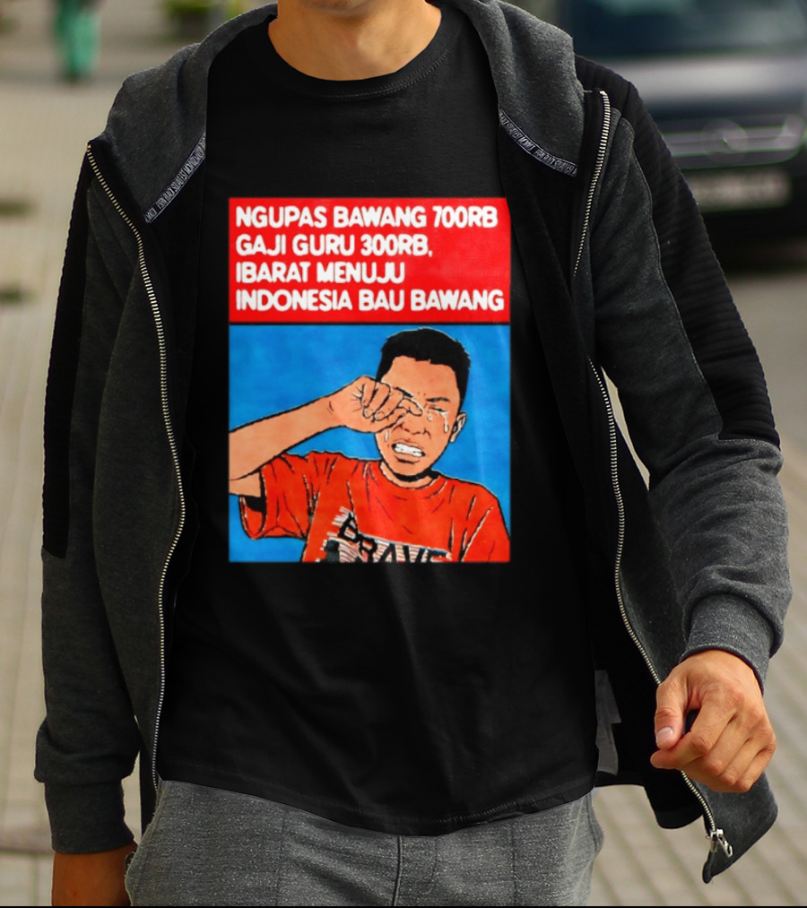 Ngupas Bawang 700rb Gaji Guru 300rb Ibarat Menuju Indonesia Bau Bawang T-Shirt