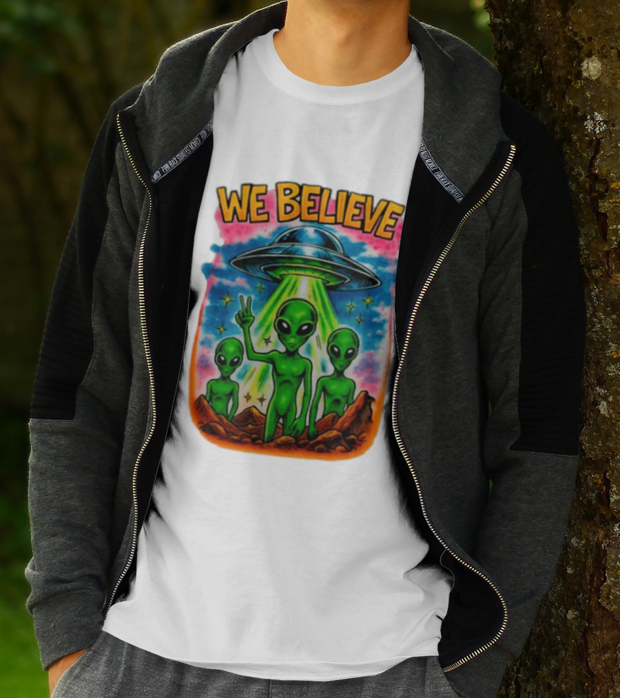 We Believe Aliens UFO Extraterrestrial Peaceful Green Aliens Stars Cosmic Scene T-Shirt