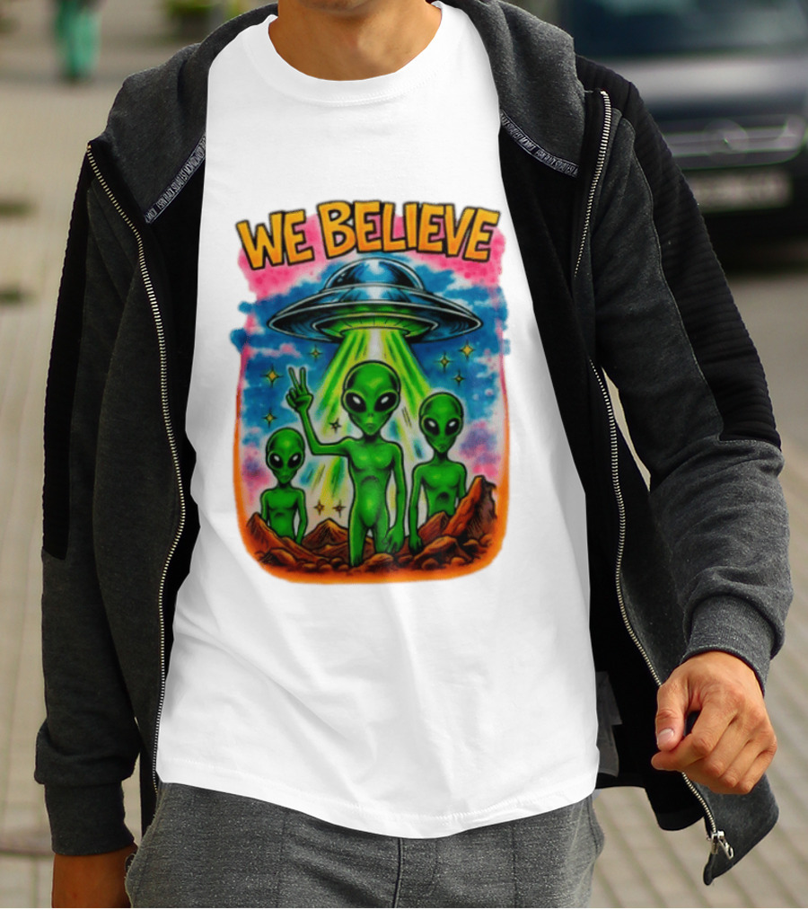 We Believe Aliens UFO Extraterrestrial Peaceful Green Aliens Stars Cosmic Scene T-Shirt