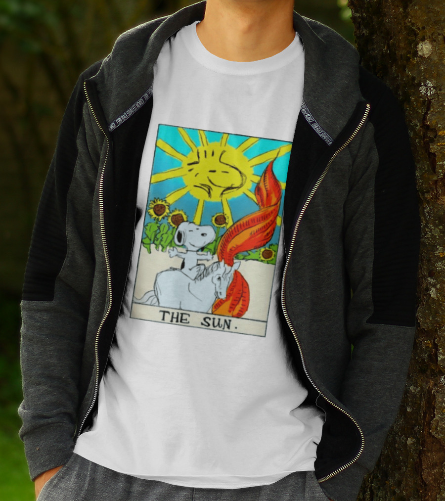 Snoopy The Sun Tarot Card Peanuts Charlie Brown Tarot T-Shirt