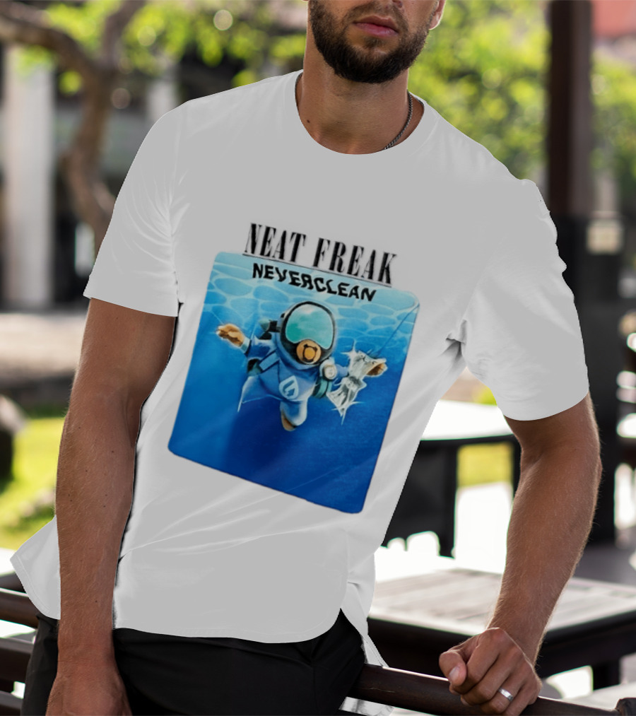 Neat Freak Neverclean Diver Catching Litter T-Shirt