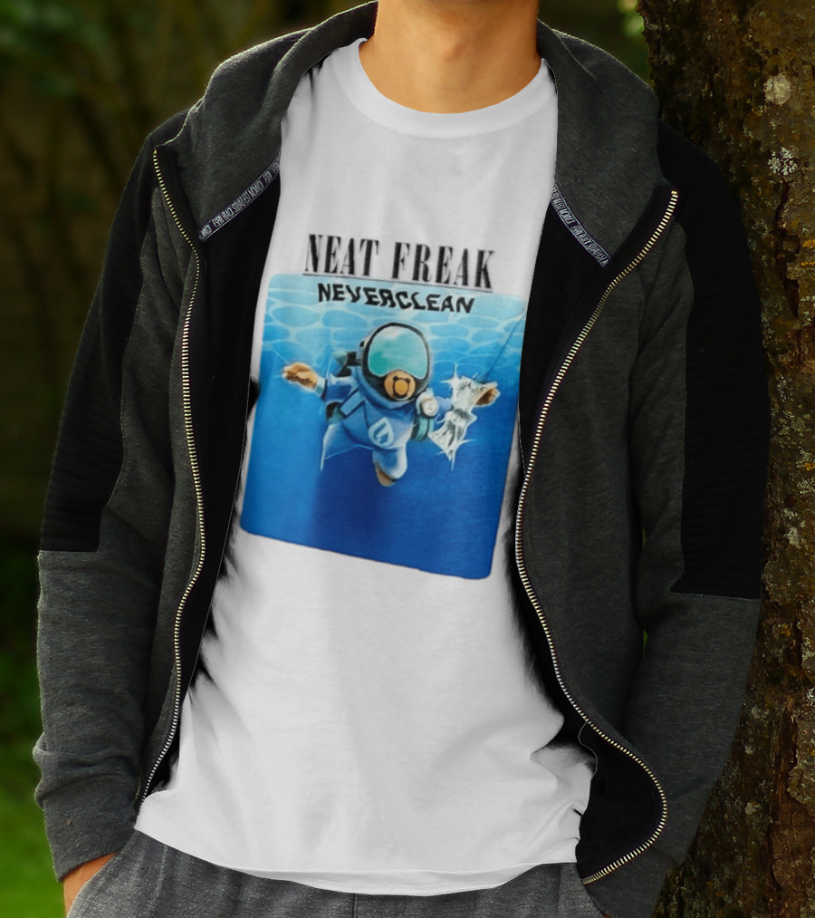 Neat Freak Neverclean Diver Catching Litter T-Shirt