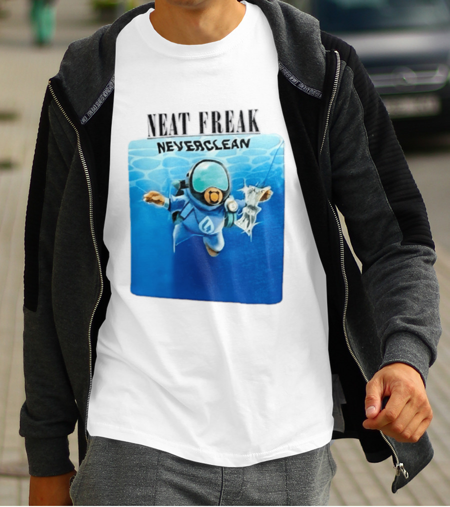 Neat Freak Neverclean Diver Catching Litter T-Shirt
