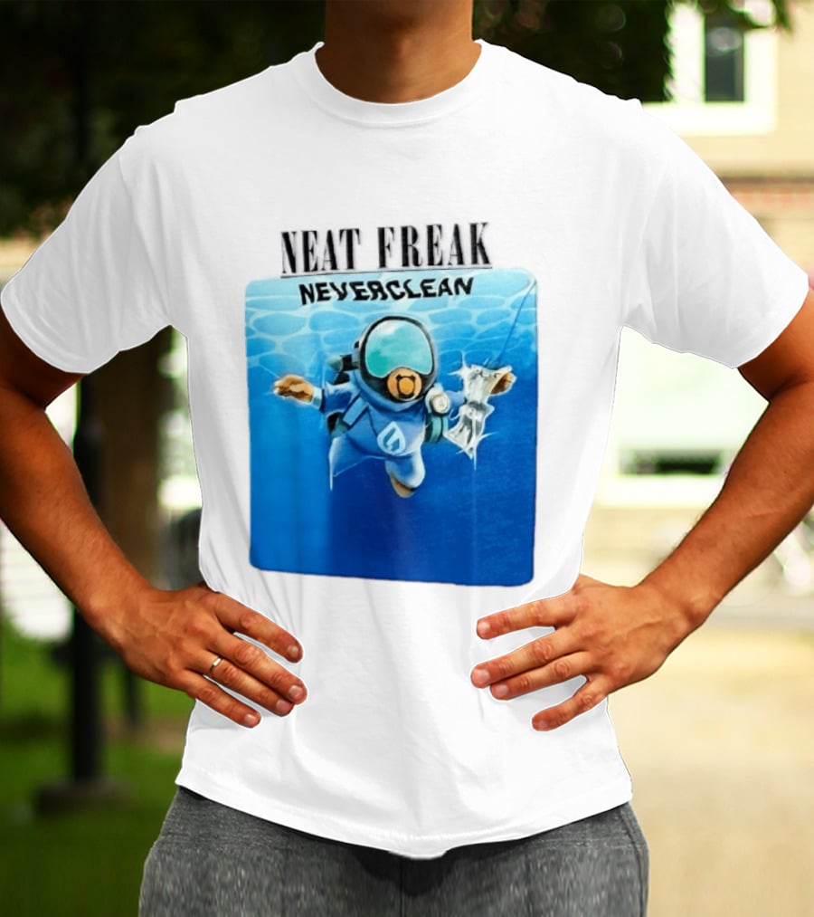 Neat Freak Neverclean Diver Catching Litter T-Shirt