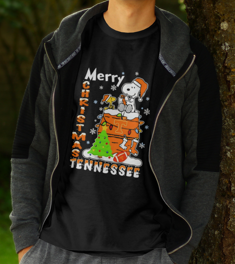 Snoopy Woodstock Christmas 2026 Tennessee Volunteers Football Santa Hat T-Shirt