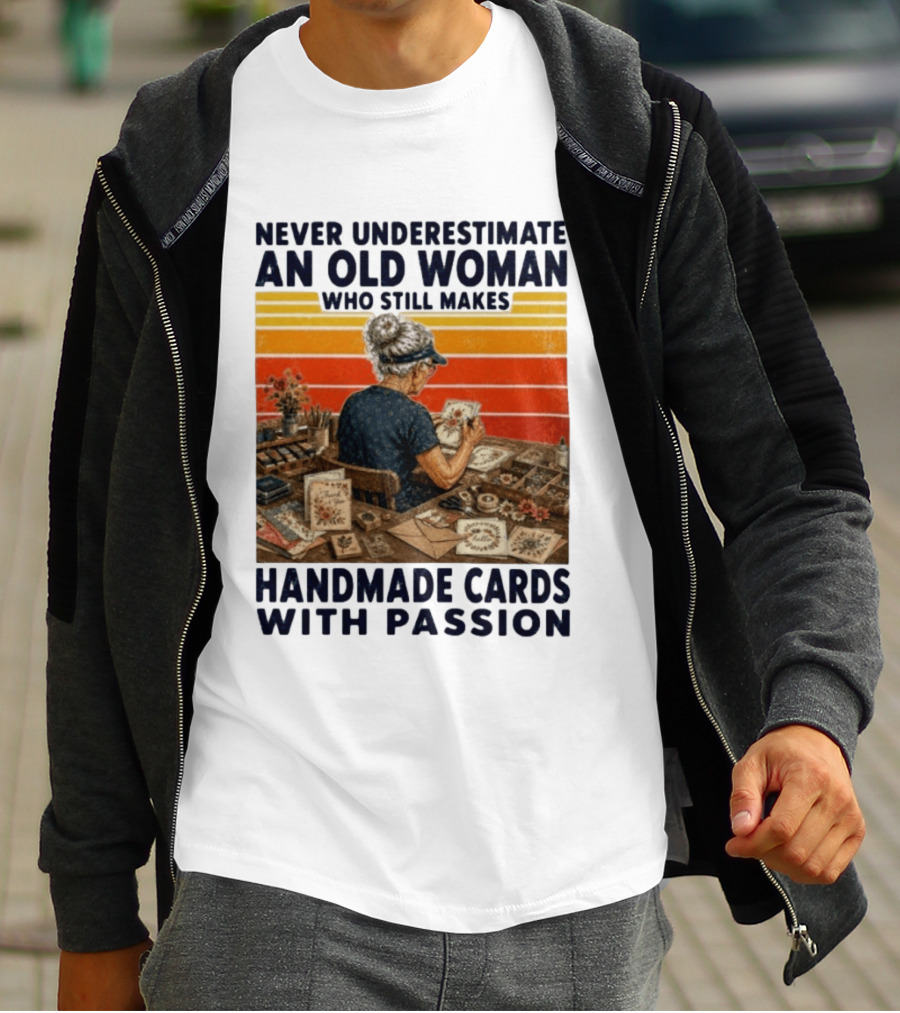 Never Underestimate An Old Woman Who Still Makes Handmade Cards With Passion Vintage Crafting Scene T-Shirt