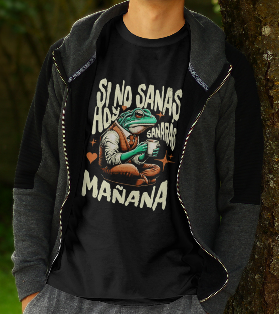 Si No Sanas Hoy Sanarás Mañana Frog Holding Cup T-Shirt