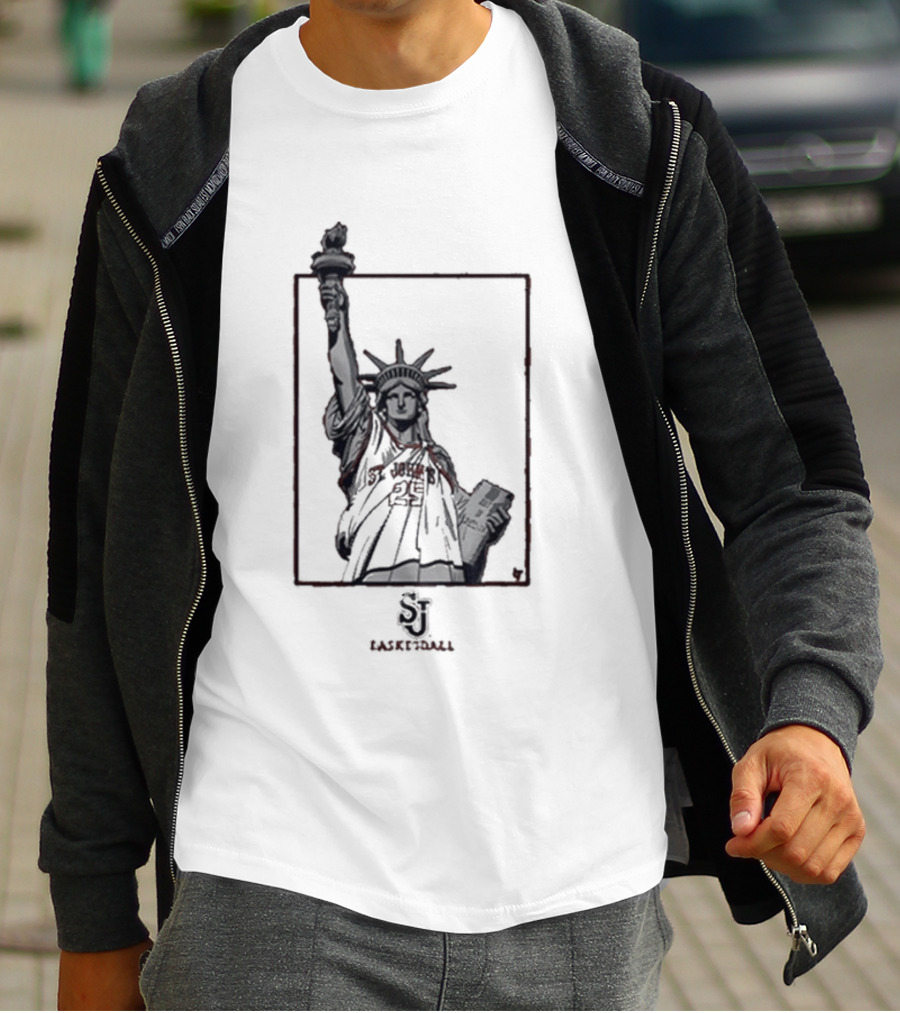 St John's Basketball New York's Team Statue Of Liberty SI Image T-Shirt