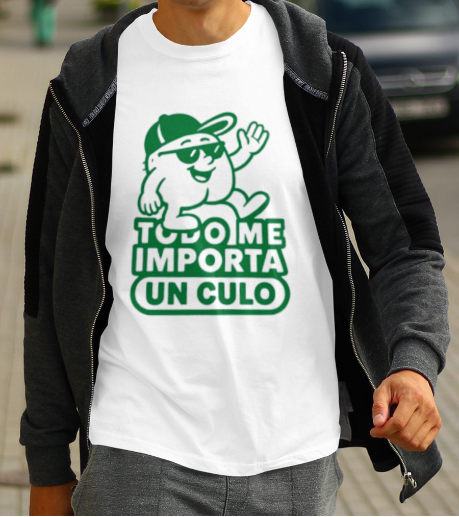 Todo Me Importa Un Culo Caracter Con Gafas Y Gorra Verde T-Shirt