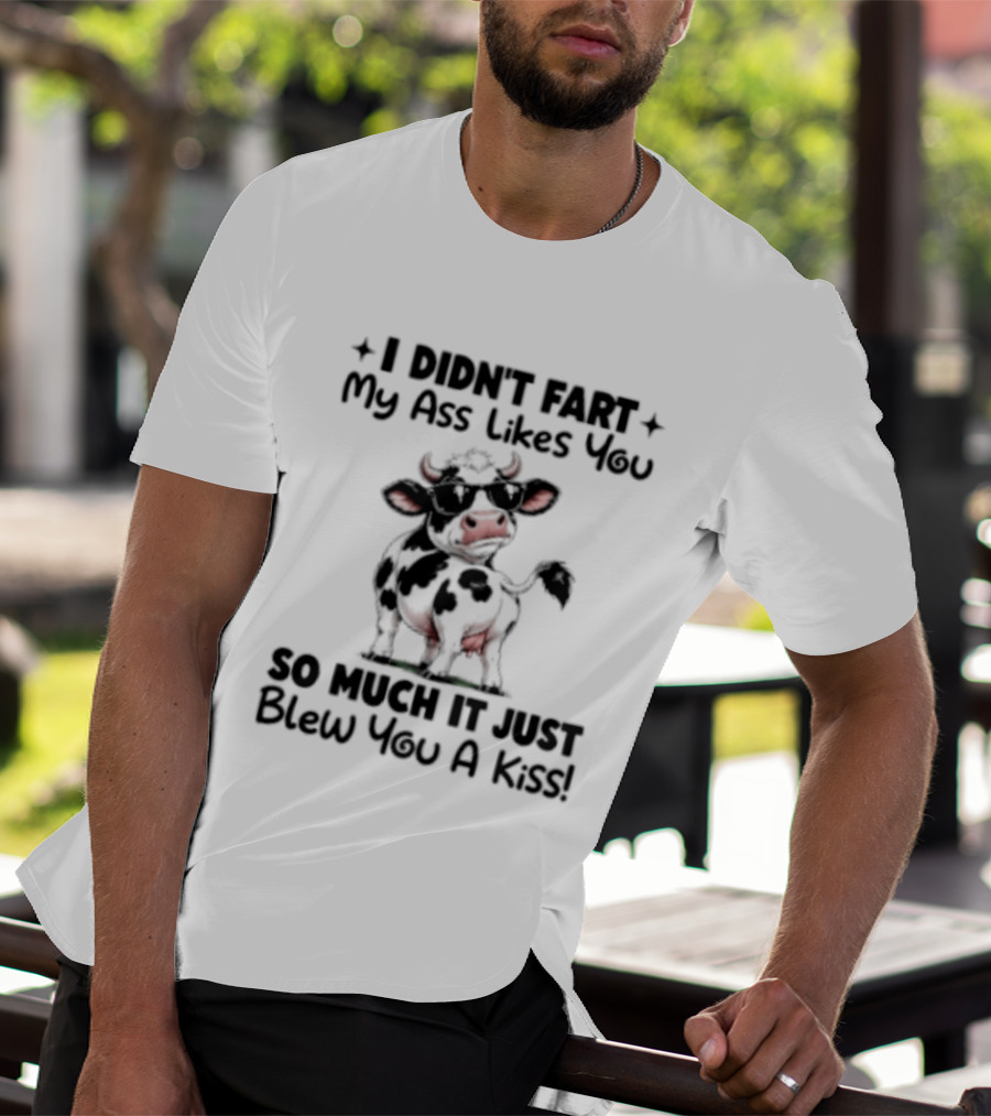 I Didn't Fart My Ass Likes You So Much It Just Blew You A Kiss Cow Cartoon Humorous T-Shirt