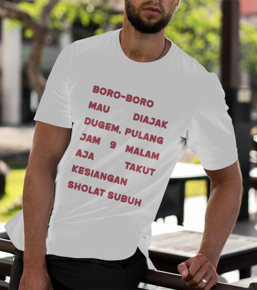Boro Boro Mau Diajak Dugem Pulang Jam 9 Malam Aja Takut Kesiangan Sholat Subuh Viral Phrase Indonesia T-Shirt