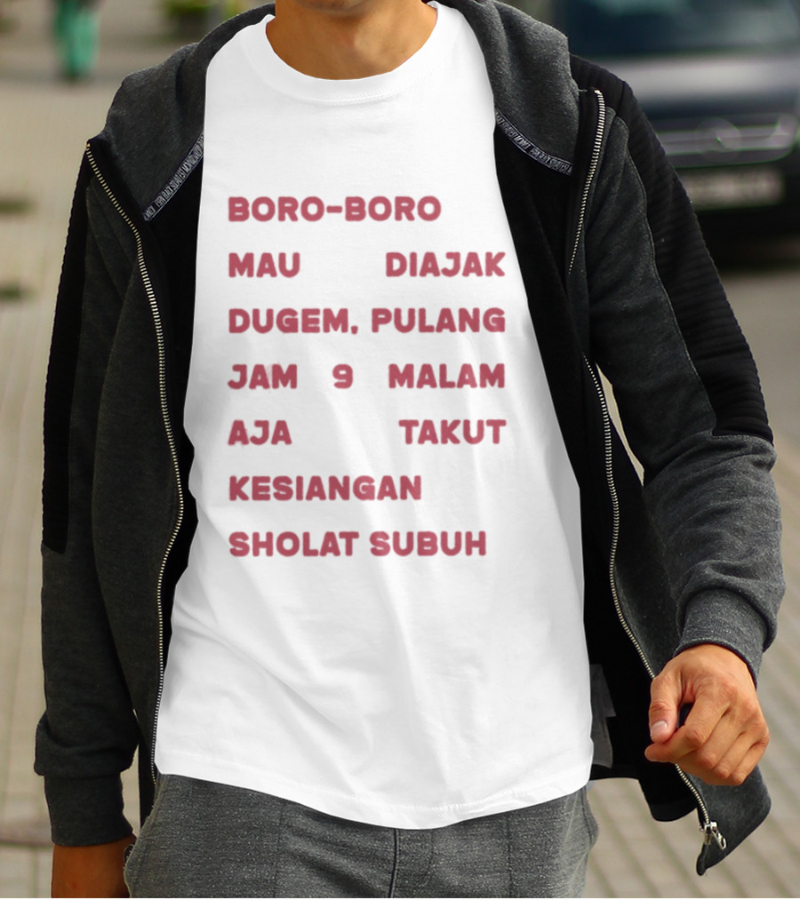 Boro Boro Mau Diajak Dugem Pulang Jam 9 Malam Aja Takut Kesiangan Sholat Subuh Viral Phrase Indonesia T-Shirt