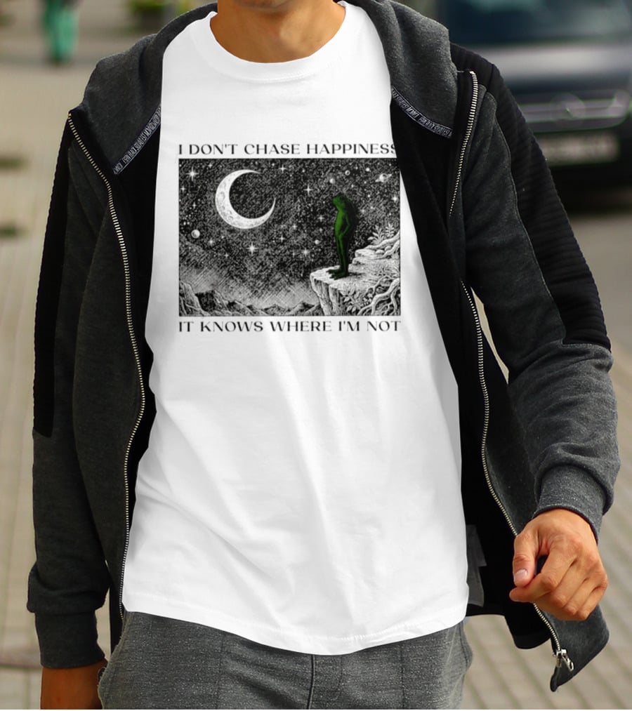 I Don't Chase Happiness It Knows Where I'm Not Frog Moonlit Starry Night T-Shirt