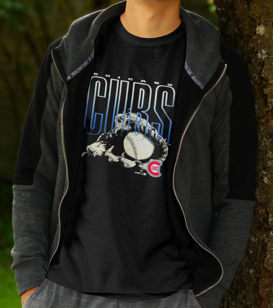 Chicago Cubs Fly Ball Baseball Team Logo Sports Fan T-Shirt