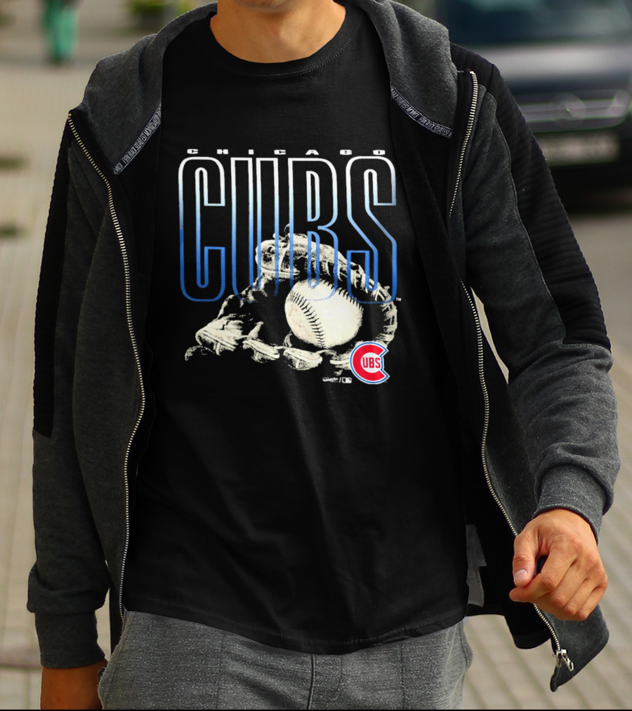 Chicago Cubs Fly Ball Baseball Team Logo Sports Fan T-Shirt
