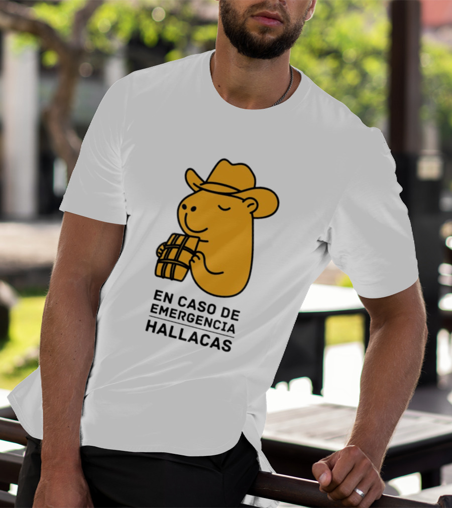 En Caso De Emergencia Hallacas Capybara Cowboy Hat T-Shirt
