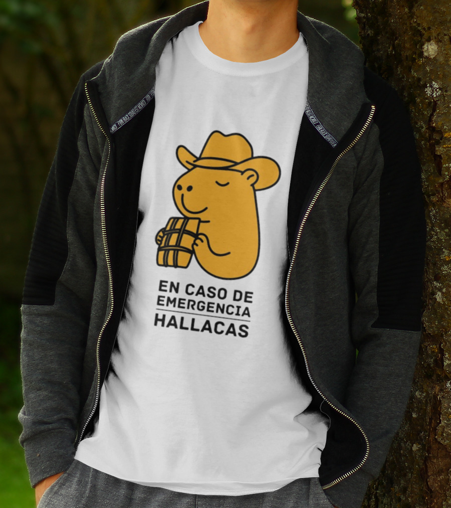 En Caso De Emergencia Hallacas Capybara Cowboy Hat T-Shirt