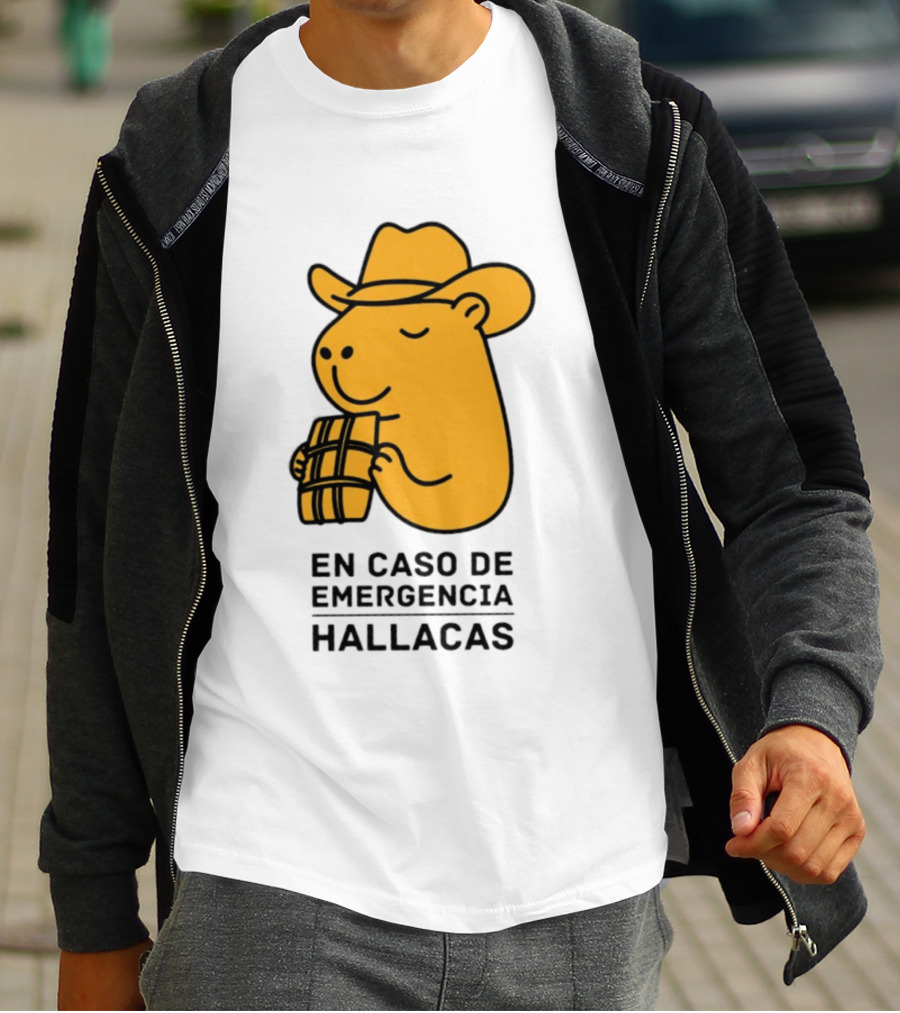 En Caso De Emergencia Hallacas Capybara Cowboy Hat T-Shirt