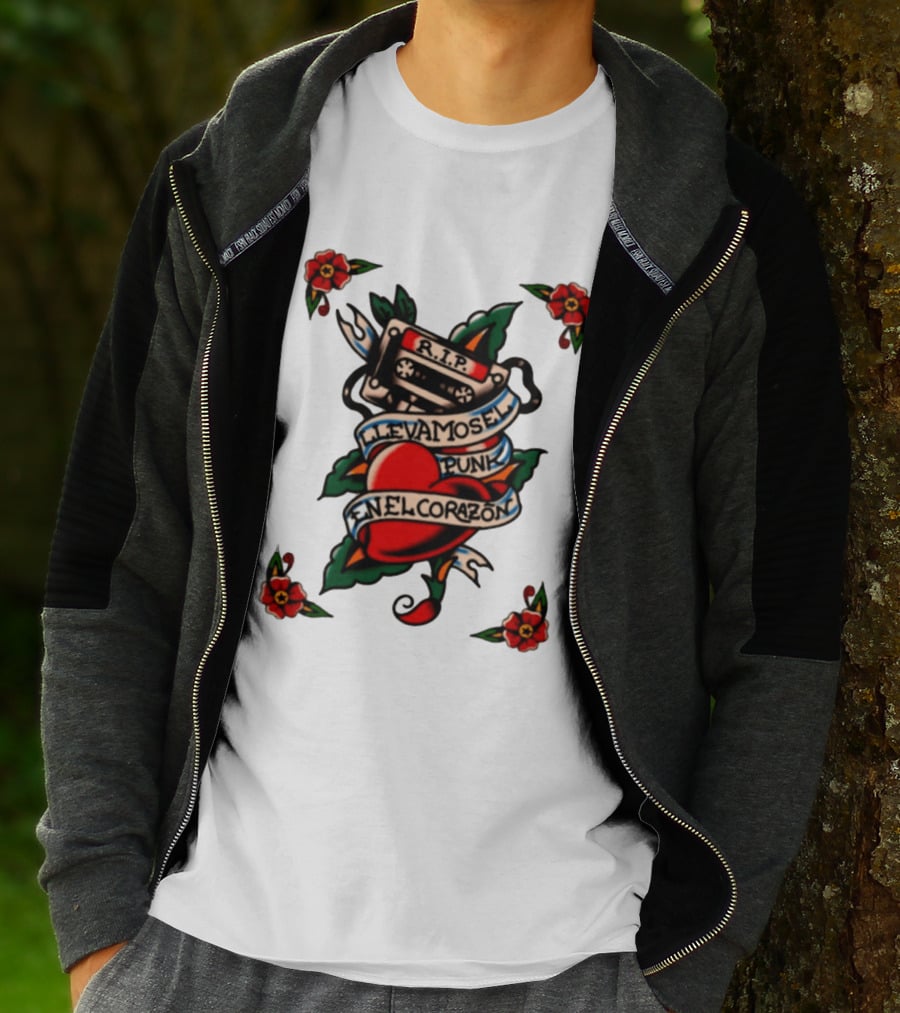 RIP Cassette Heart Llevamos El Punk En El Corazón Tattoo Style Roses T-Shirt