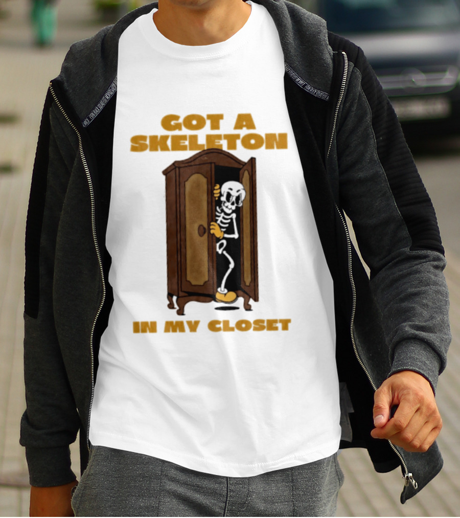 Got A Skeleton In My Closet Spooky Halloween Fun T-Shirt