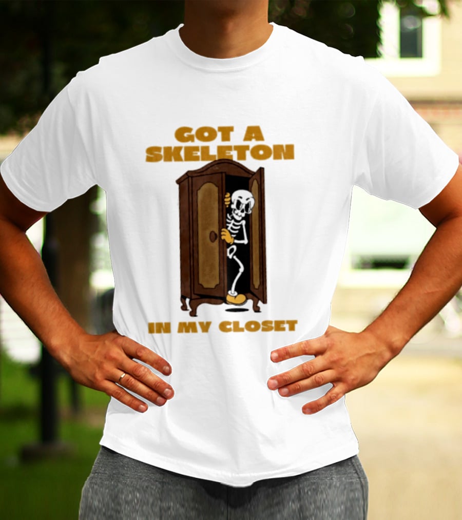 Got A Skeleton In My Closet Spooky Halloween Fun T-Shirt