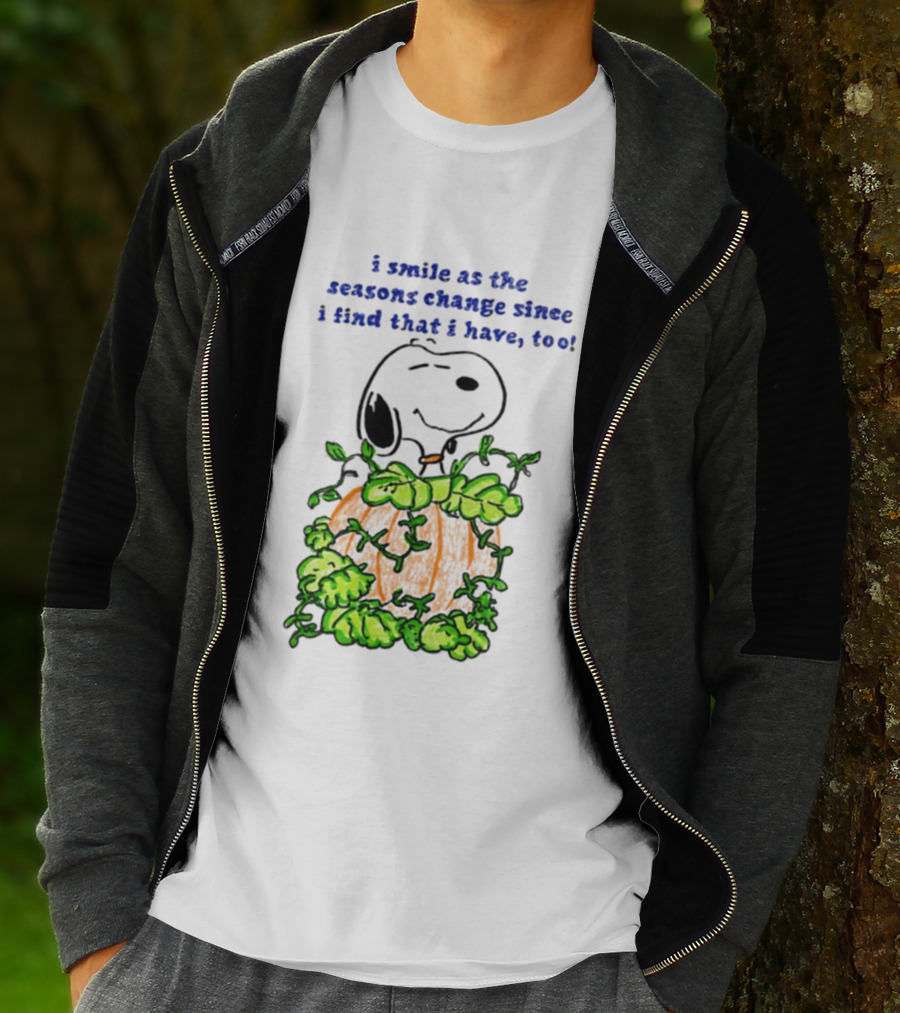 I Smile As The Seasons Change I Find That I Have Too Snoopy Pumpkin T-Shirt