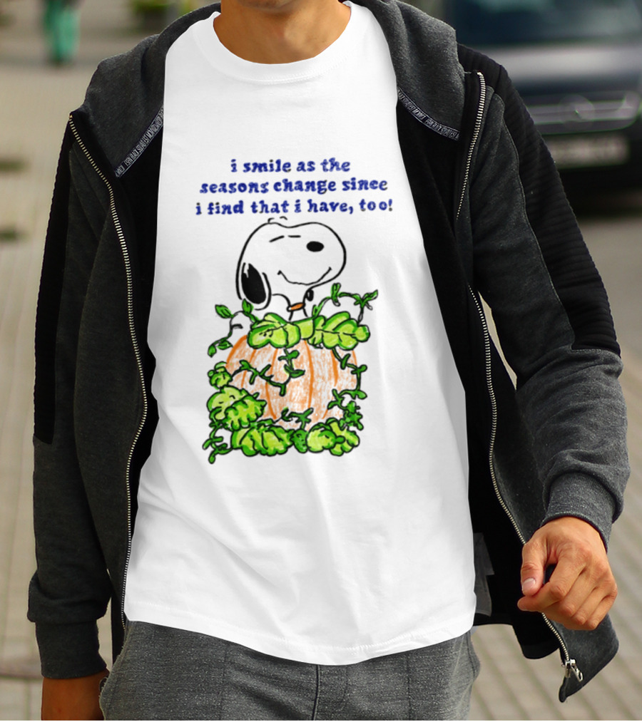 I Smile As The Seasons Change I Find That I Have Too Snoopy Pumpkin T-Shirt