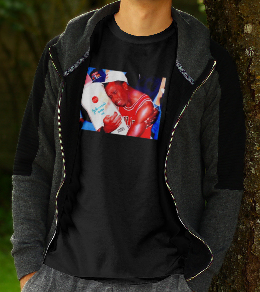 Sean Diddy Combs Johnson's Baby Oil Chicago Bulls Hugging Moment T-Shirt