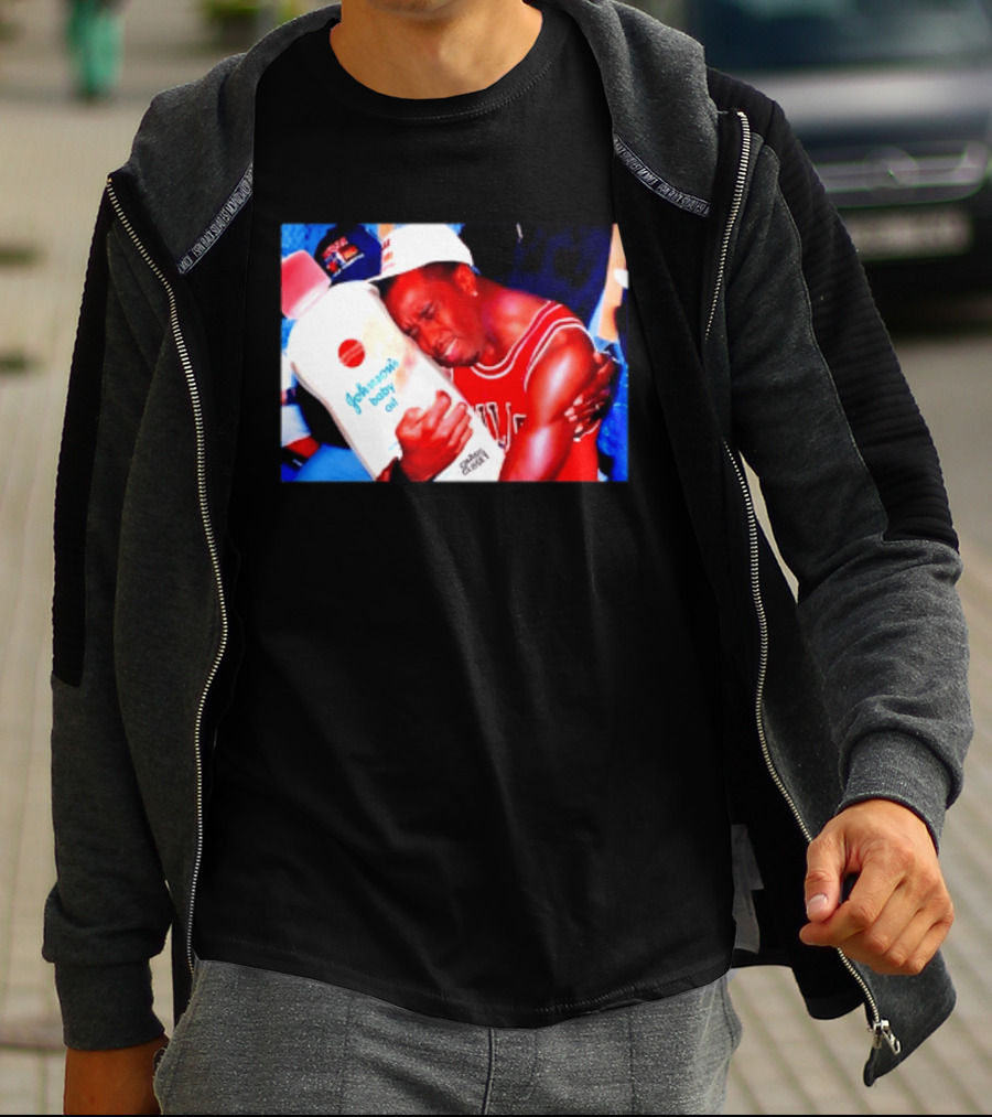 Sean Diddy Combs Johnson's Baby Oil Chicago Bulls Hugging Moment T-Shirt