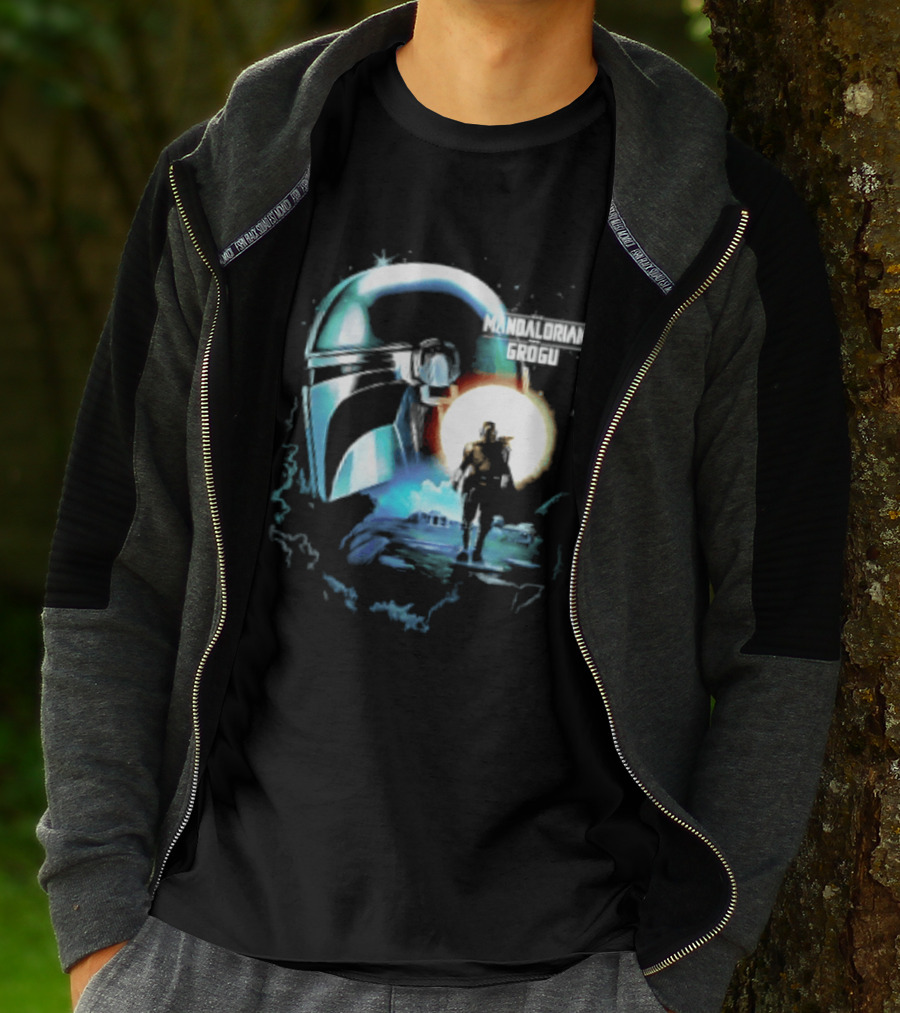 The Mandalorian And Grogu Helmet Silhouette Star Wars Disney Plus Series T-Shirt