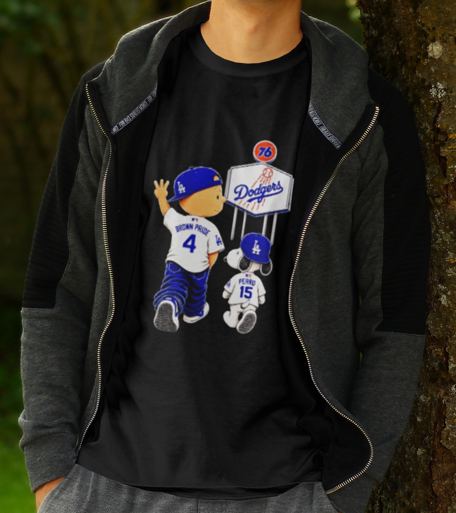 Charlie Brown Snoopy Los Angeles Dodgers Brown Pride Perro Baseball 76 T-Shirt