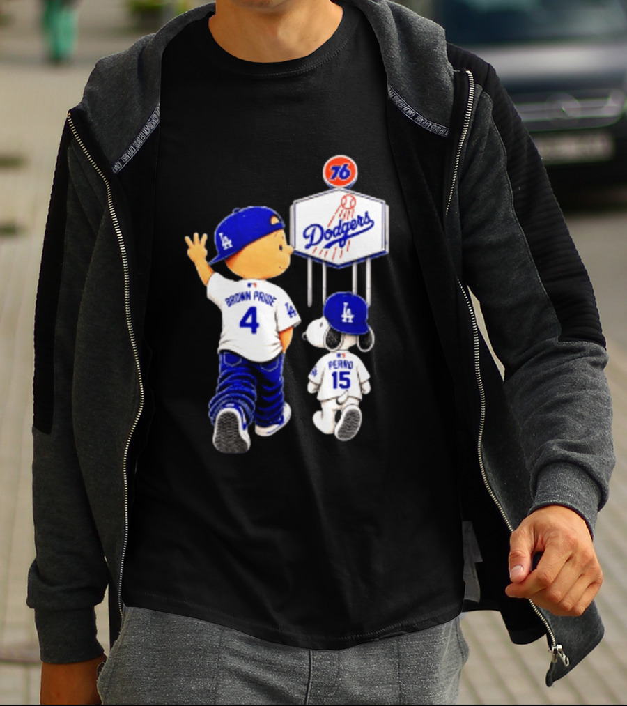 Charlie Brown Snoopy Los Angeles Dodgers Brown Pride Perro Baseball 76 T-Shirt
