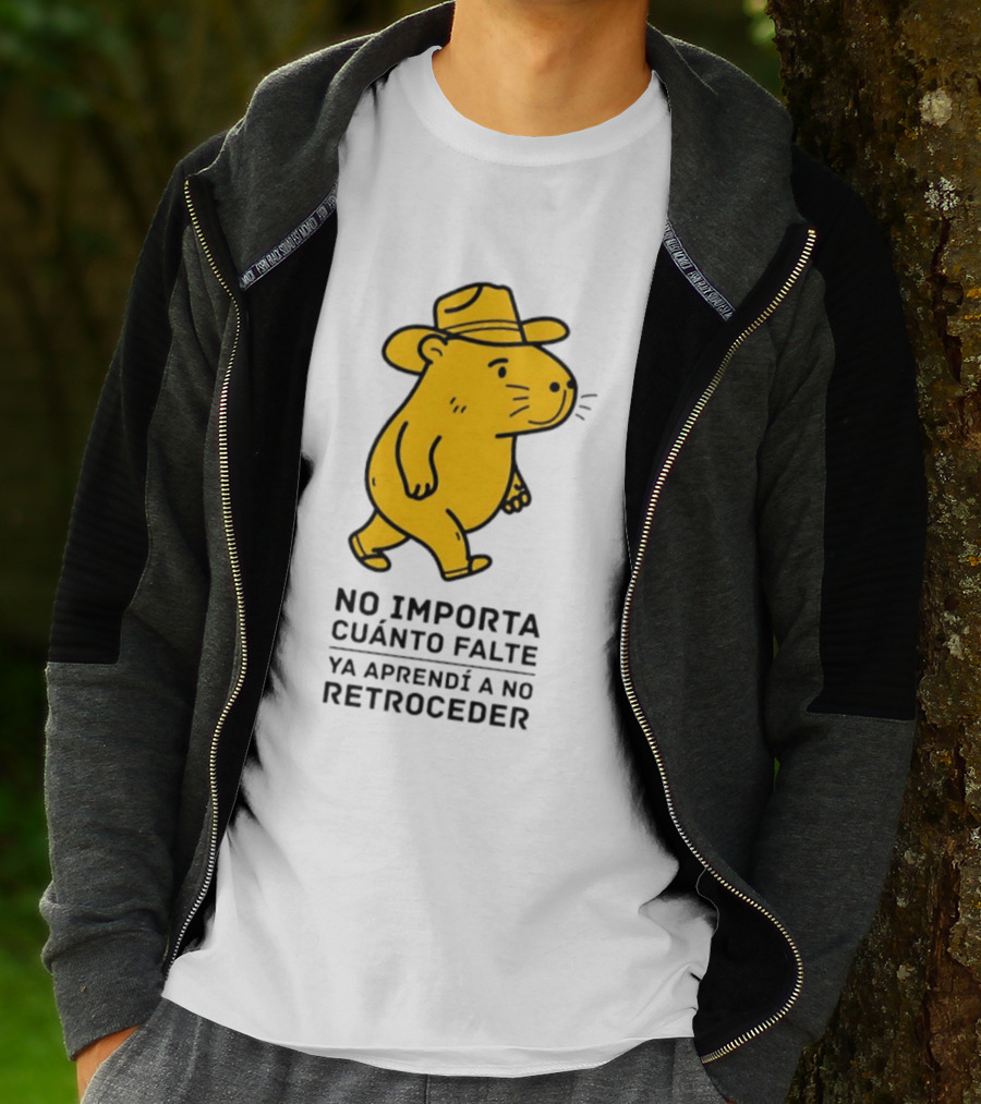 Capybara No Importa Cuánto Falte Ya Aprendí A No Retroceder Sombrero Amarillo T-Shirt