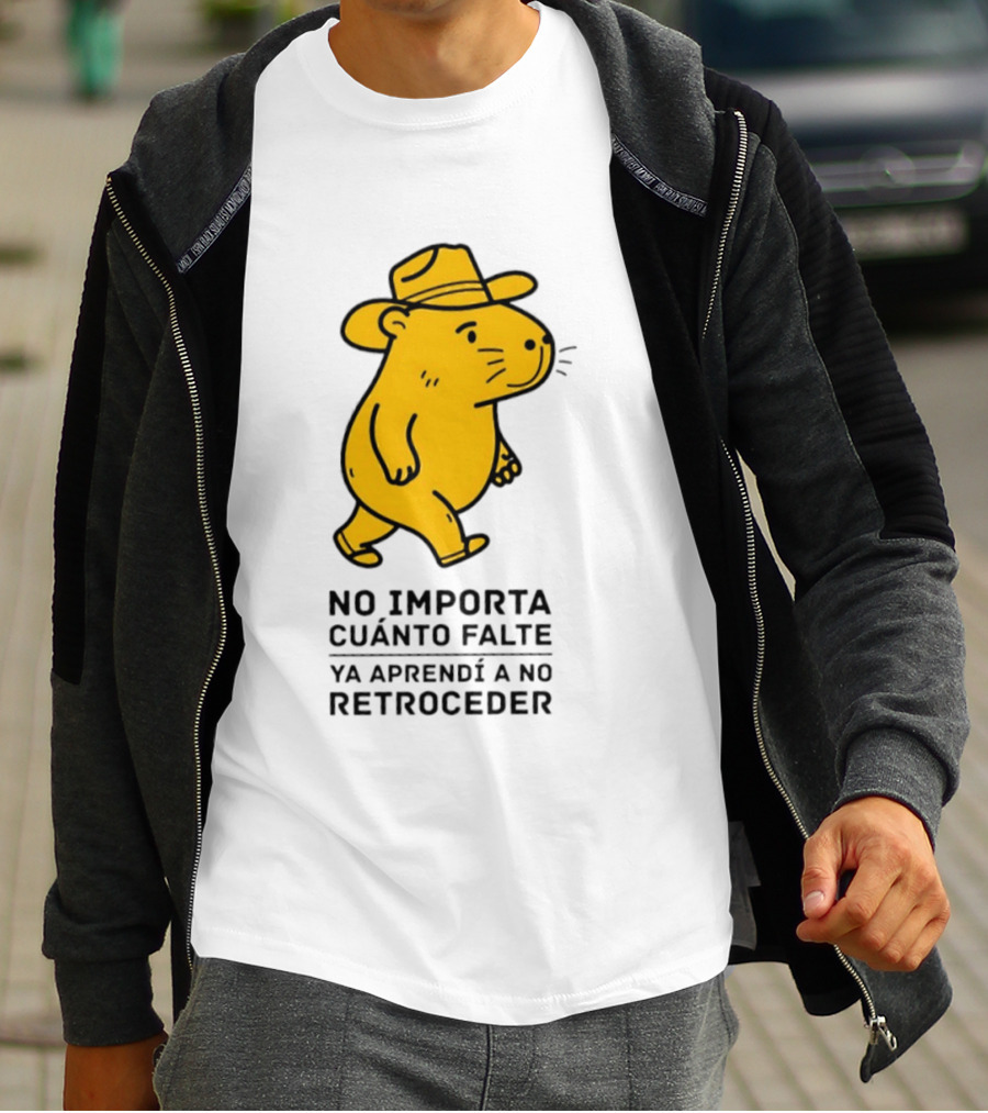 Capybara No Importa Cuánto Falte Ya Aprendí A No Retroceder Sombrero Amarillo T-Shirt