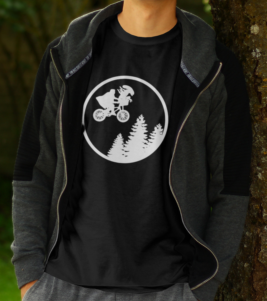 Alien On Bicycle With Trees In Circle Flying Scene 2026 T-Shirt