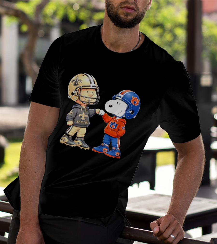 Charlie Brown Saints And Snoopy Auburn Tigers Fist Bump Football T-Shirt